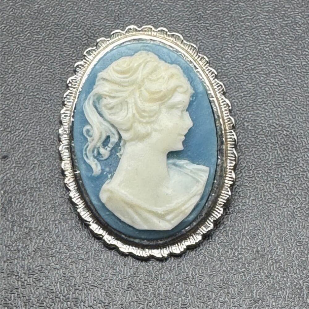 Vintage Silver Tone Oval Blue and White Cameo Brooch Victorian Revival Jewelry